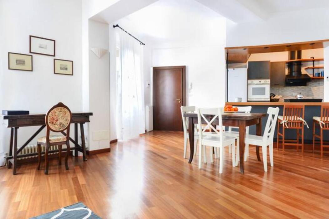 Pagano & Cenacolo Bright Apartment Милан Экстерьер фото